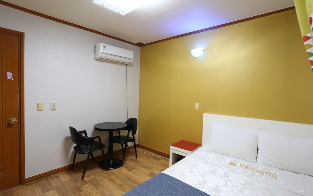 5th Floor, Ocean View photo 3