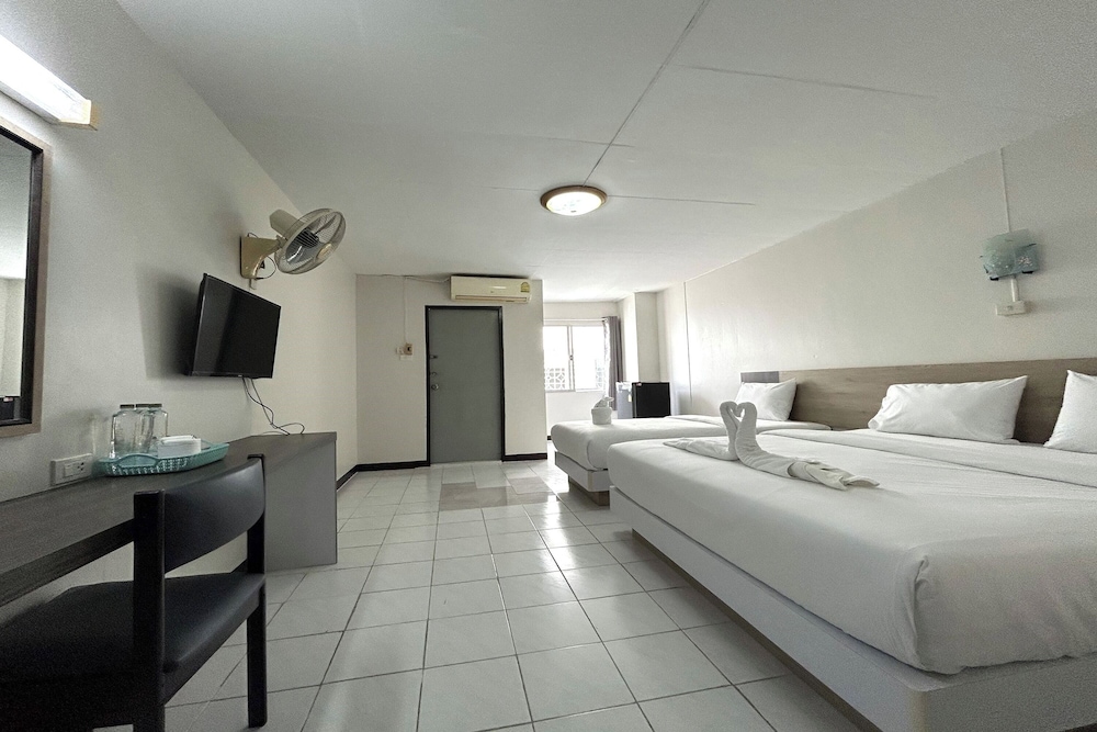 Deluxe Double + Single Bed - Photo 1