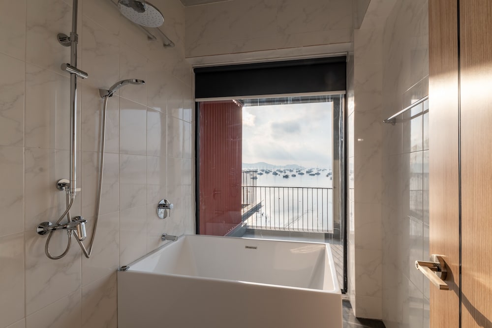 Deluxe Family Room with Balcony Sea view - Photo 5