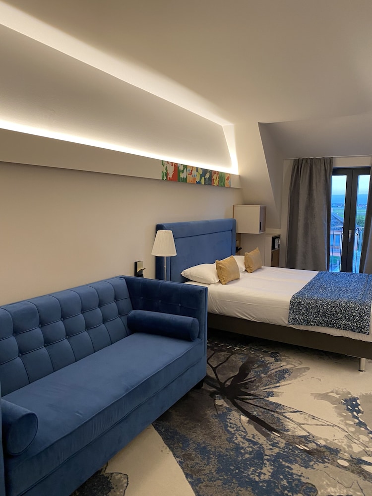 Executive Quadruple Room photo 1