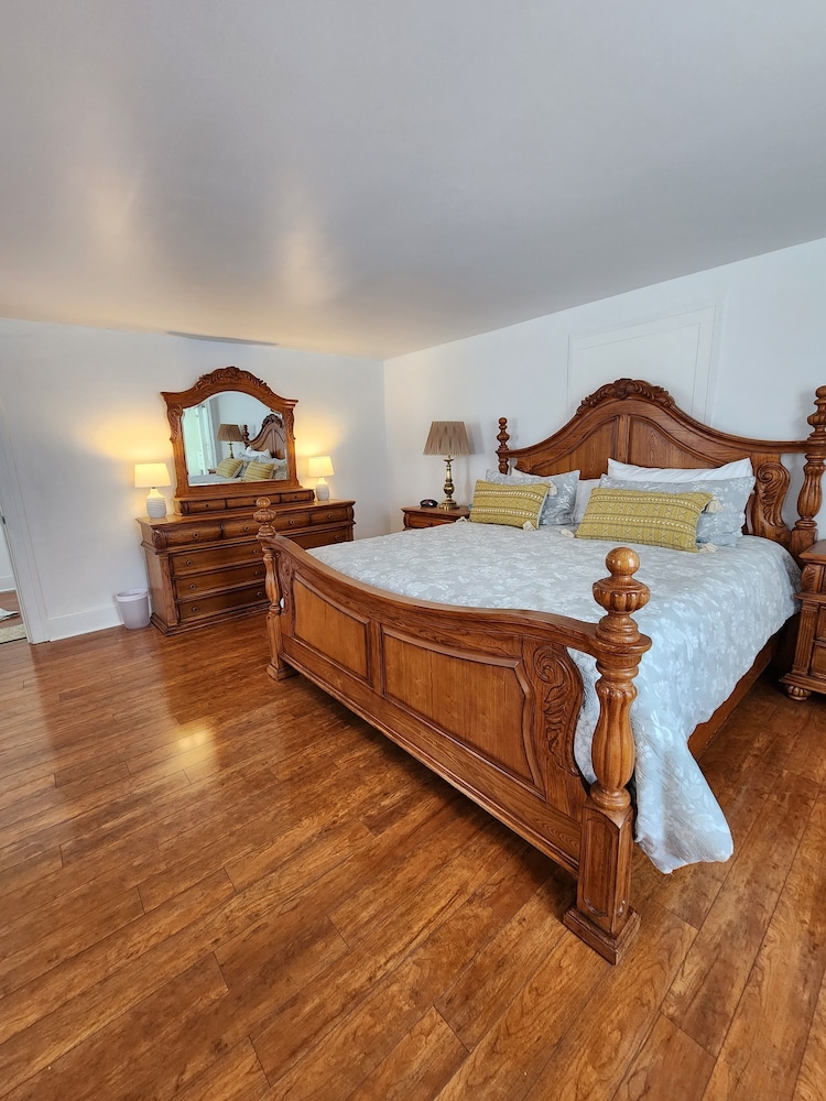 King Room Chapman Carriage House Rm 22 photo 1
