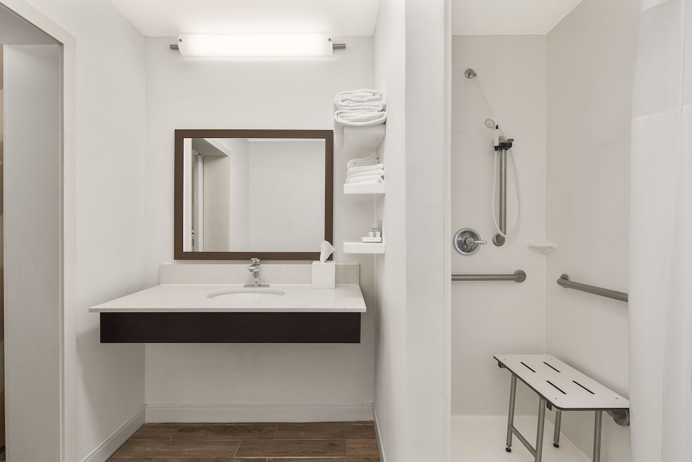 Room, 2 Queen Beds, Non Smoking, Refrigerator & Microwave (Roll-in Shower) - Photo 8
