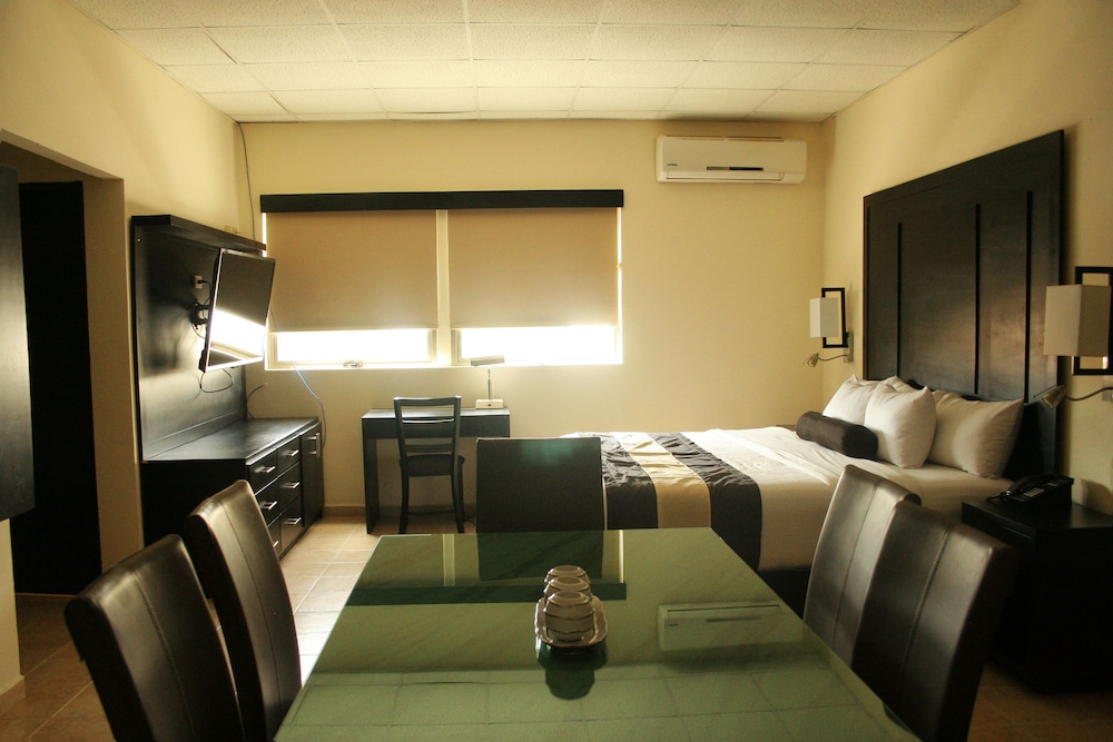 Suite, 1 King Bed photo 2