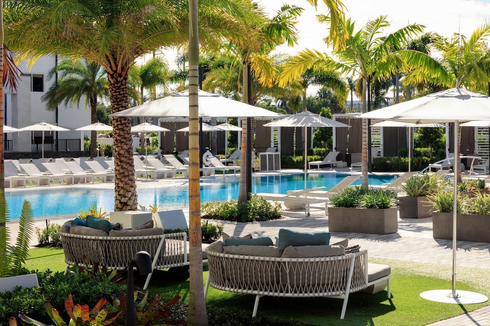 Room, 1 King Bed (Pool Access) - Photo 4