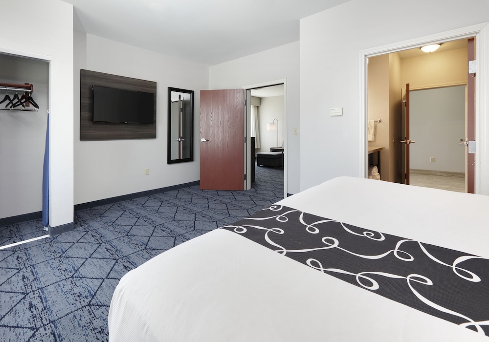 Executive Suite, 1 Bedroom, Non Smoking (1 KINGBED) - Photo 2