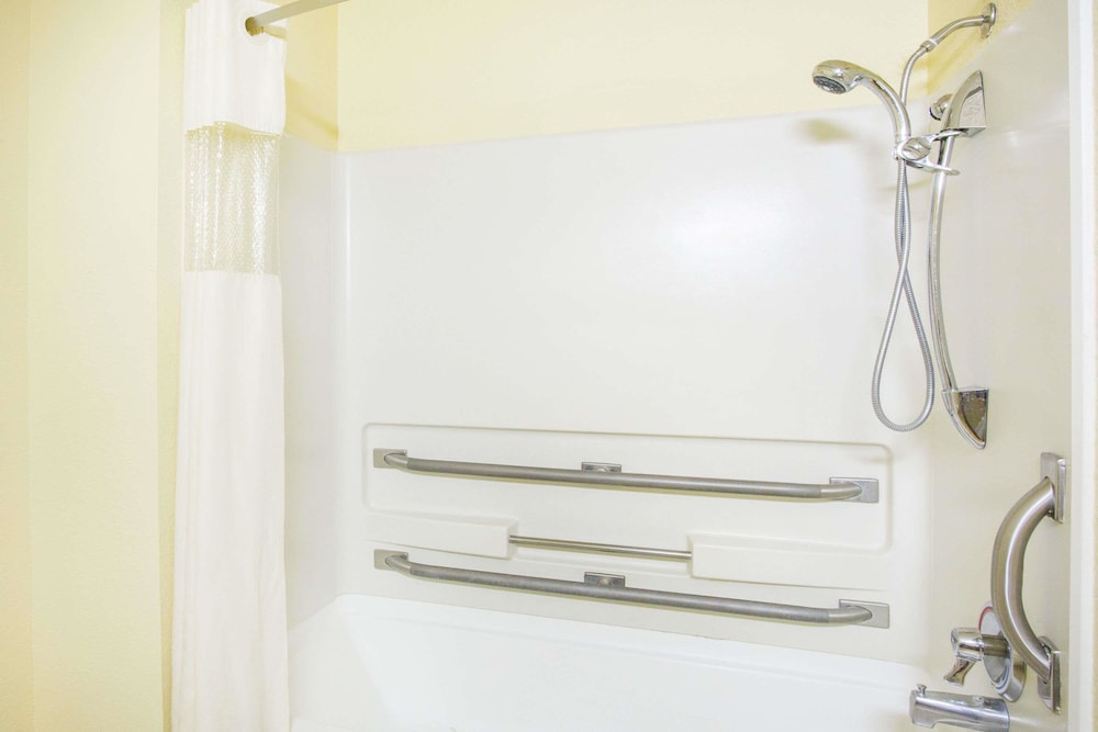 Room, Accessible - Photo 5