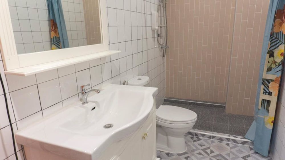 3 Bedrooms Jacuzzi Suite - Photo 11