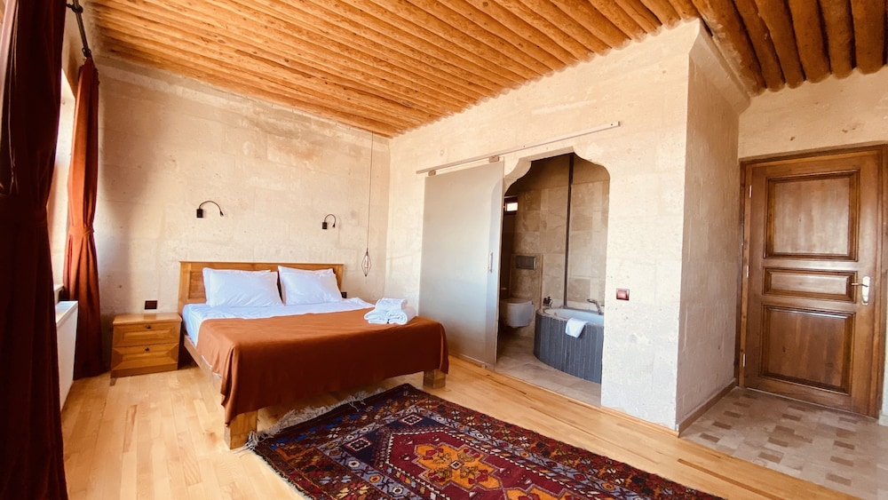 Panoramic Suite, Bathtub, Valley View - Photo 7