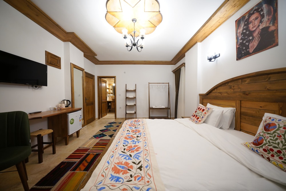 Executive Double Room, 1 Queen Bed, Non Smoking, Mountain View photo 3