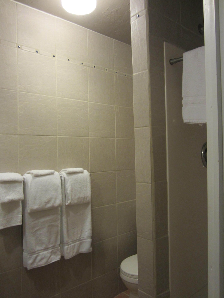 Deluxe Room, 1 King Bed photo 3