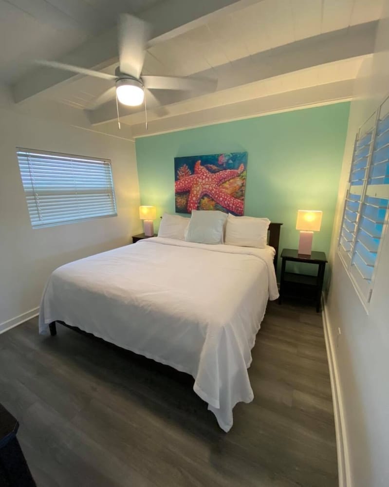 Oceanfront King Suite w/ Kitchen & Private Balcony - Photo 18