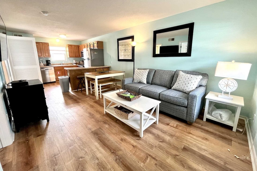 Condo, 2 Bedrooms