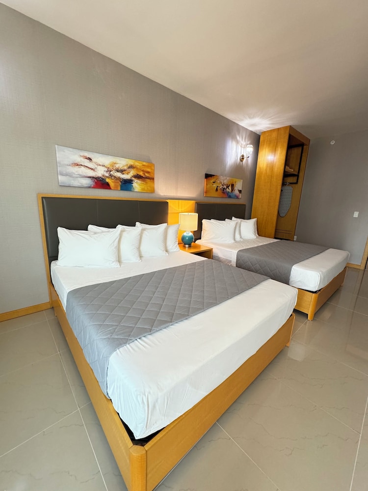 Deluxe Suite - Photo 3