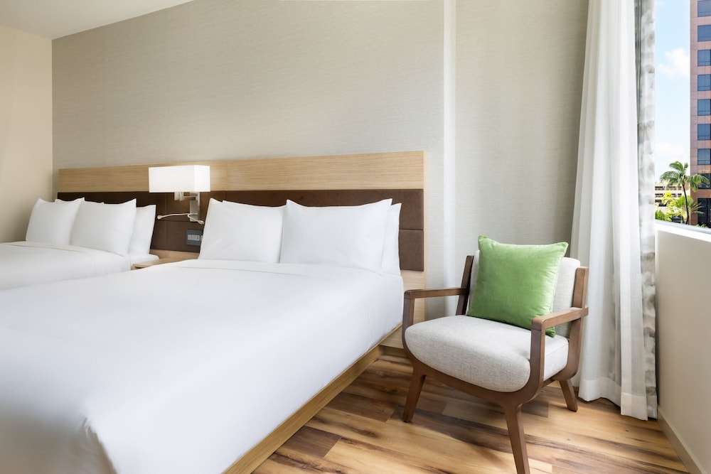 Deluxe Room, 2 Queen Beds, City View (Hearing Accessible) photo 3