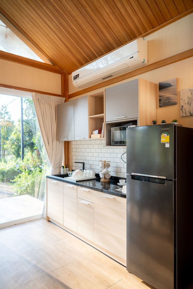 Two Bedroom Suite with Kitchen (Breakfast Included, Dinner Not Included) - Photo 13