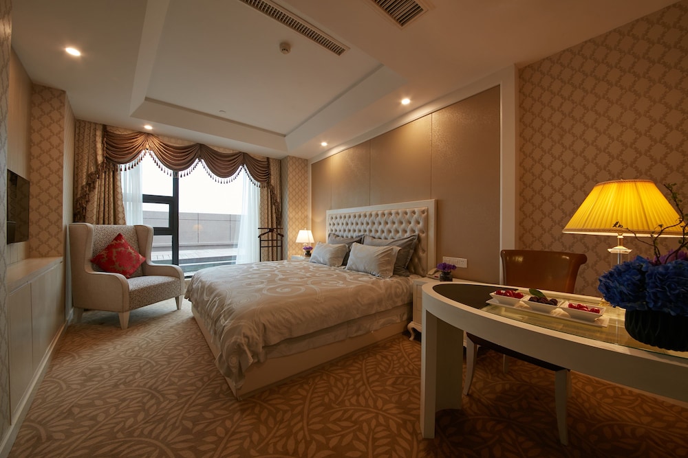 Deluxe Suite, City View photo 1