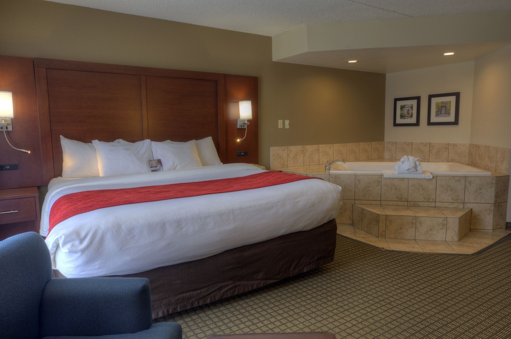 Suite, 1 King Bed, Non Smoking, Hot Tub - Photo 3