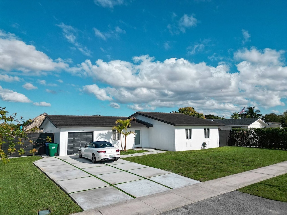 Maggie Home In Kendall - Pool And Tiki Bar, Photo 21
