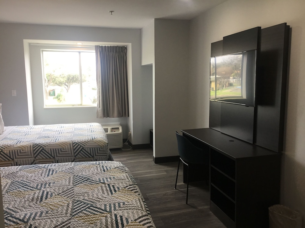 Superior Room, 2 Queen Beds, Non Smoking photo 2