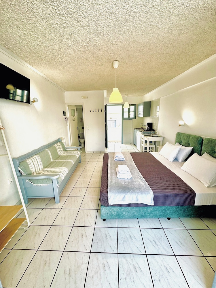 Standard Studio, 1 Double or 2 Twin Beds, Partial Sea View - Photo 6