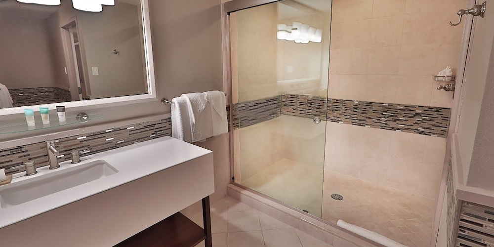 Forum Tower Non Smoking Parlor Suite - Photo 4
