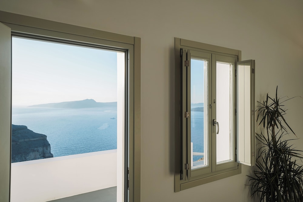 Signature Suite - Photo 2