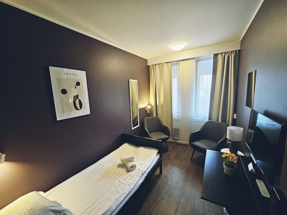 Compact Single Room (Private External Bathroom)