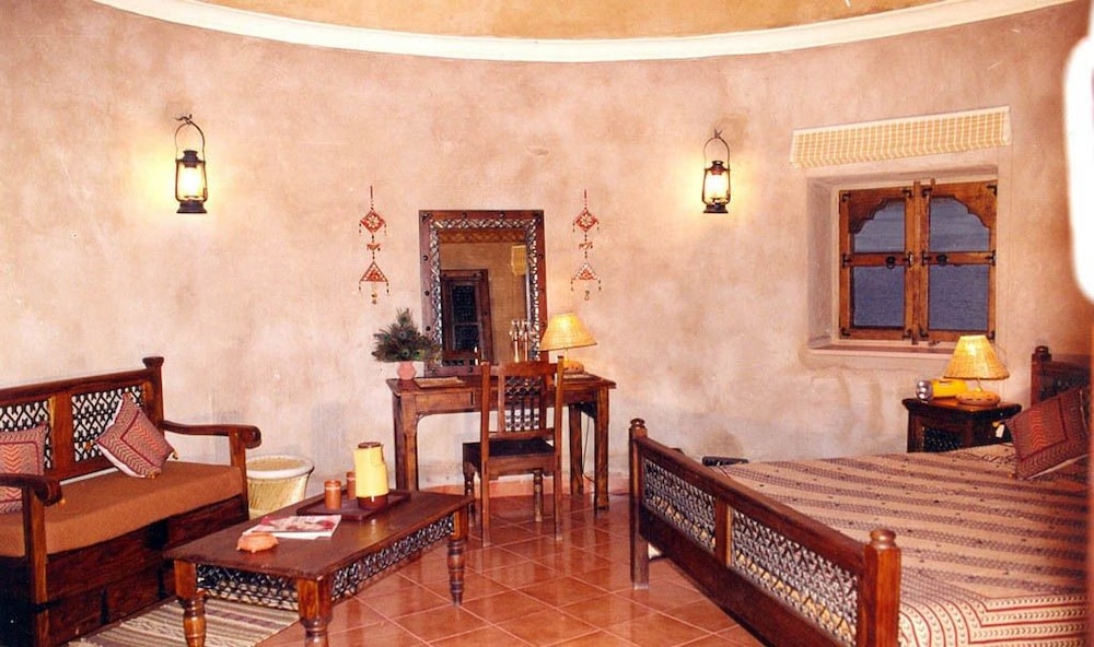 Standard Room, 1 Queen Bed - Photo 3