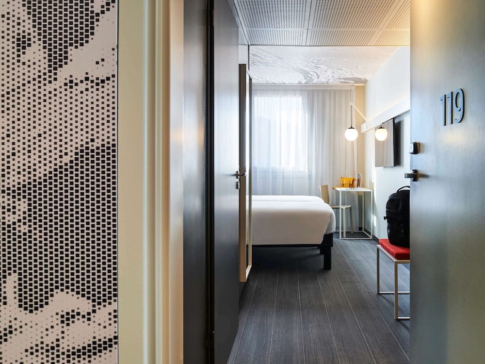 Standard Room, 2 Twin Beds - Photo 1