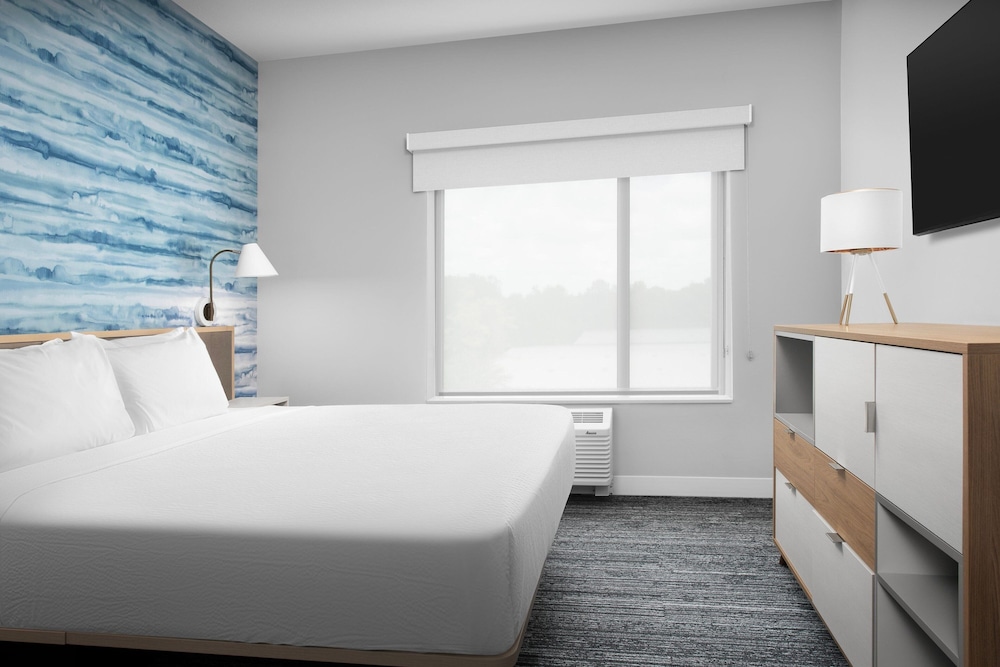 Suite, 1 Bedroom - Photo 13