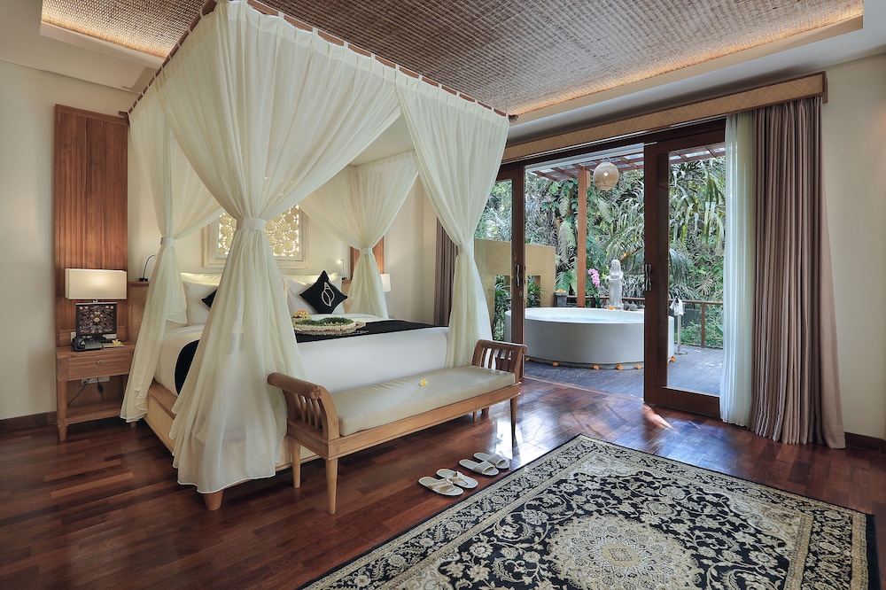 Royal Suite with Jacuzzi (with Daily Afternoon Tea)