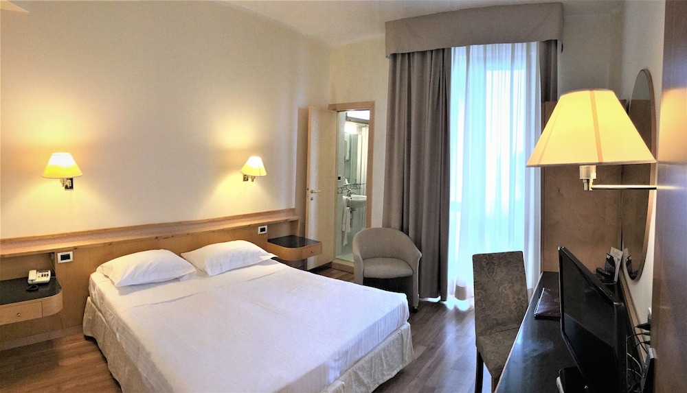 Basic Double or Twin Room - Photo 1