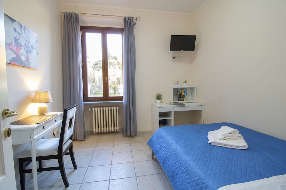 Basic Single Room photo 1