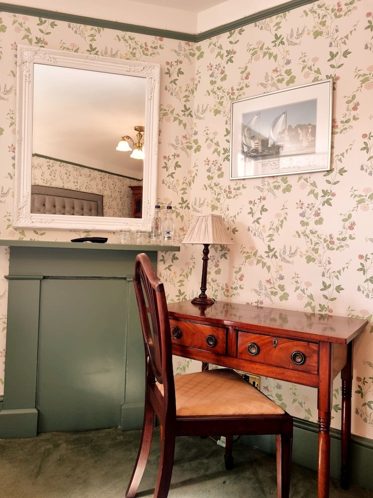 Standard Suite, Ensuite photo 2