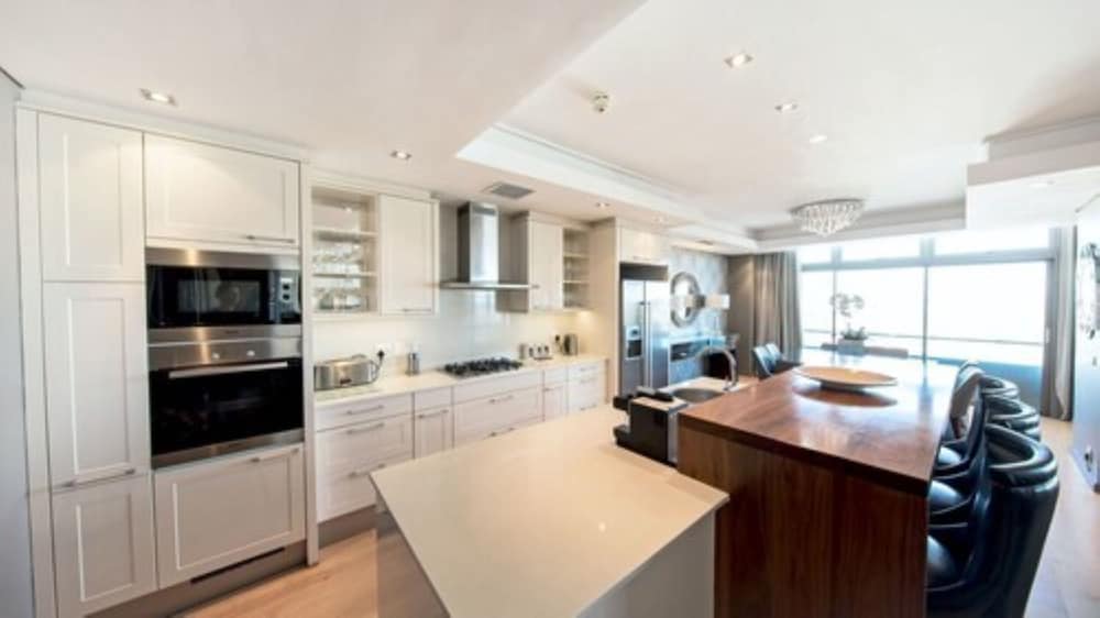 Three-Bedroom Exclusive Penthouse - Photo 10