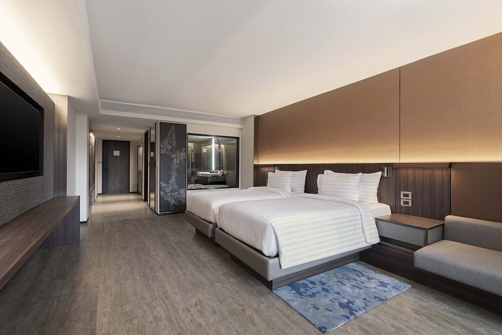 Premier Pool View Twin Room