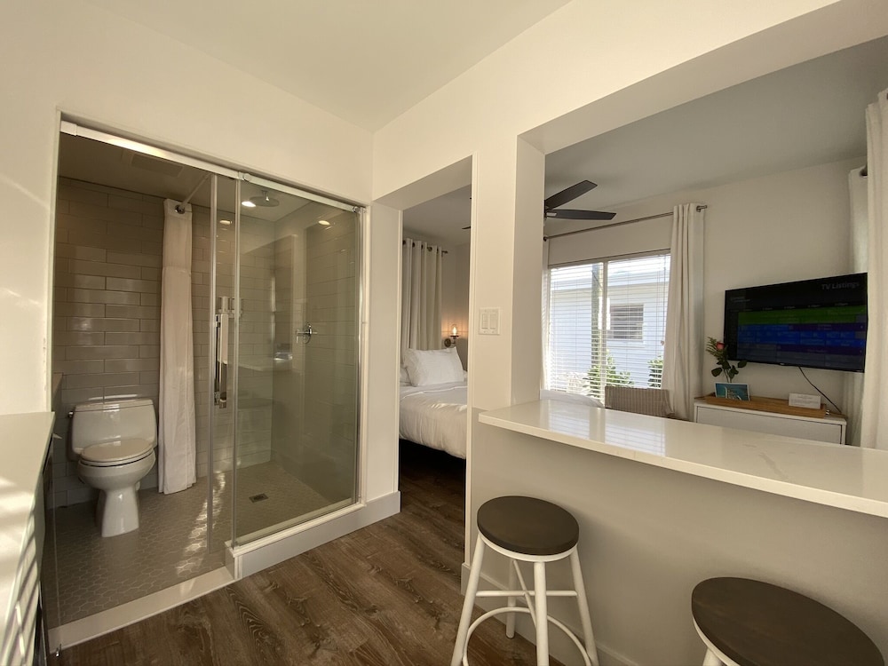 Modern Bayside Cabana