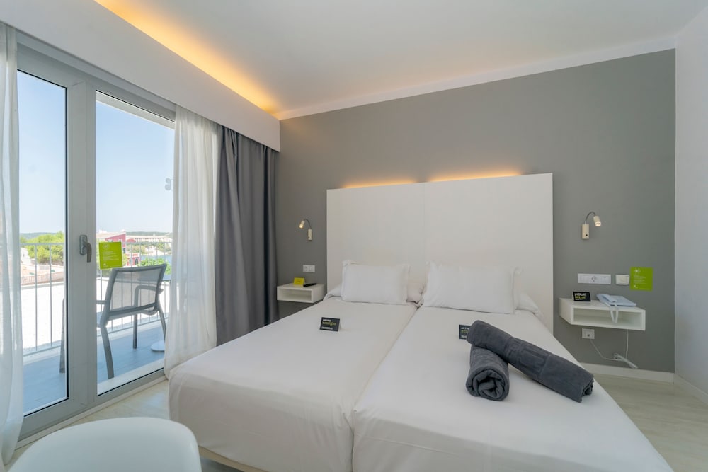 Double Room Single Use, Partial Sea View - Photo 1