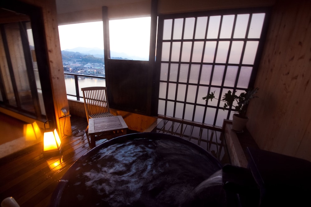 Deluxe Room, Hot Tub photo 3