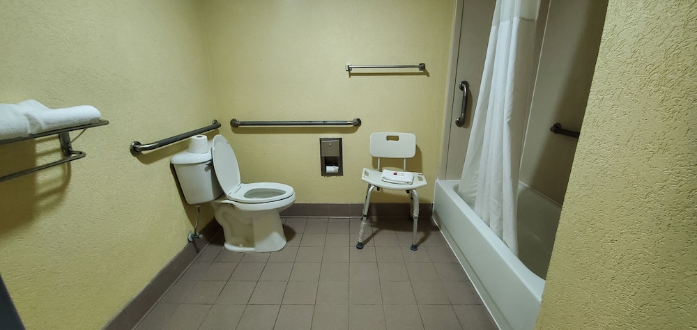 Standard Room, 1 King Bed, Non Smoking - Photo 11