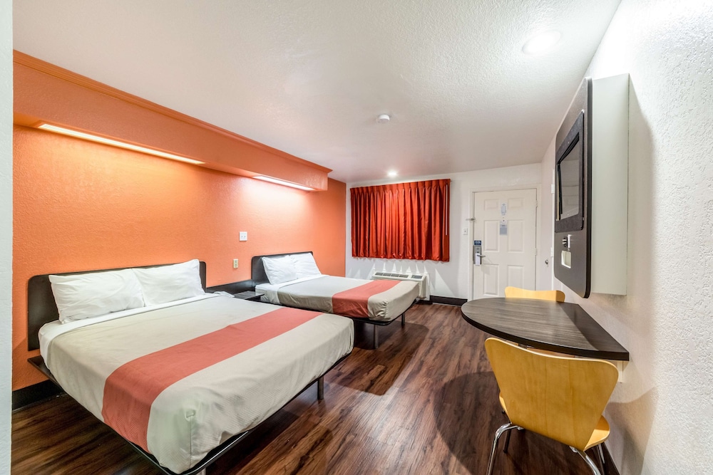 Standard Room, 2 Double Beds, Non Smoking - Photo 3
