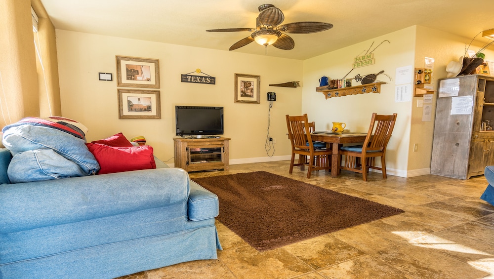 Condo, 2 Bedrooms, Lakeside (Native Texan) photo 1