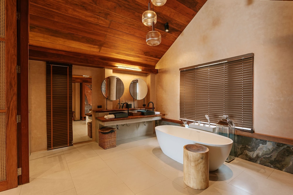 Sand Beachfront Pool Villa - Photo 3