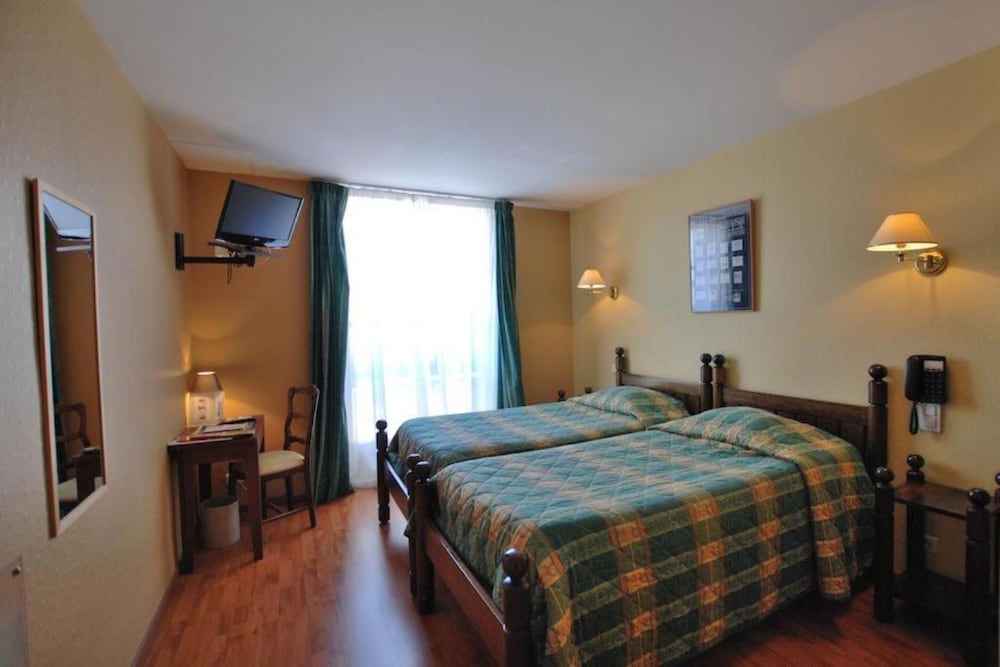 Standard Twin Room (with shower) photo 1