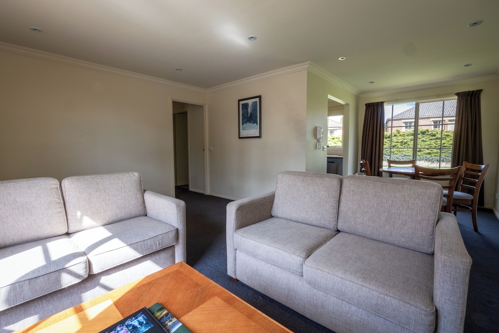 Three Bedroom Villa - Photo 5