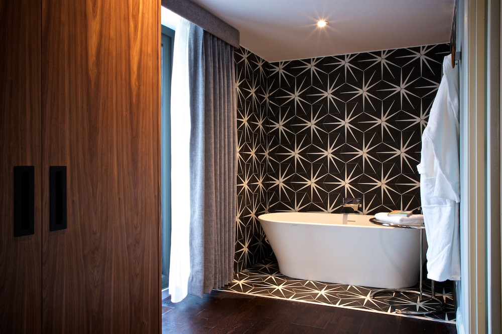 Suite - Photo 2