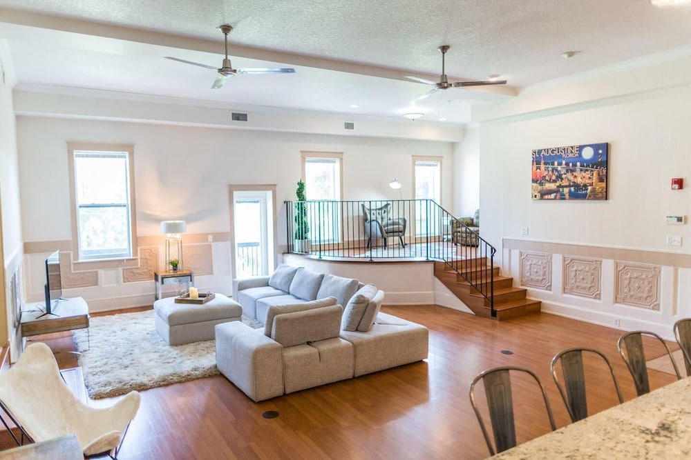 Condo, 3 Bedrooms