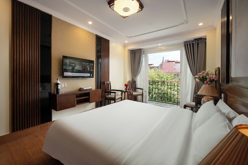 Junior Room, 1 King Bed, City View photo 3