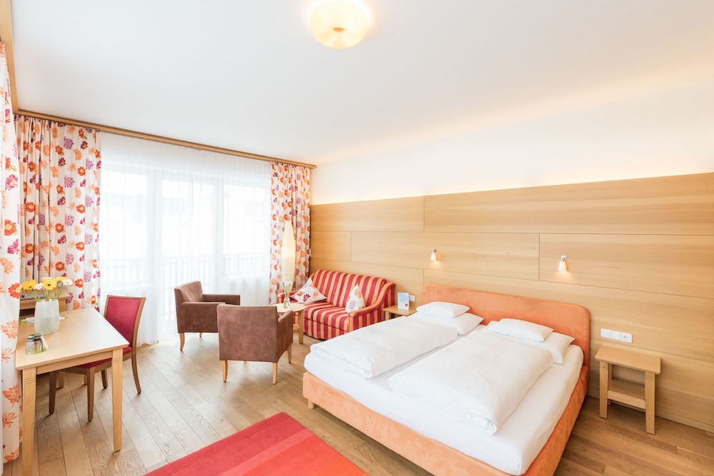 Panoramic Suite, Balcony, Mountain View photo 2
