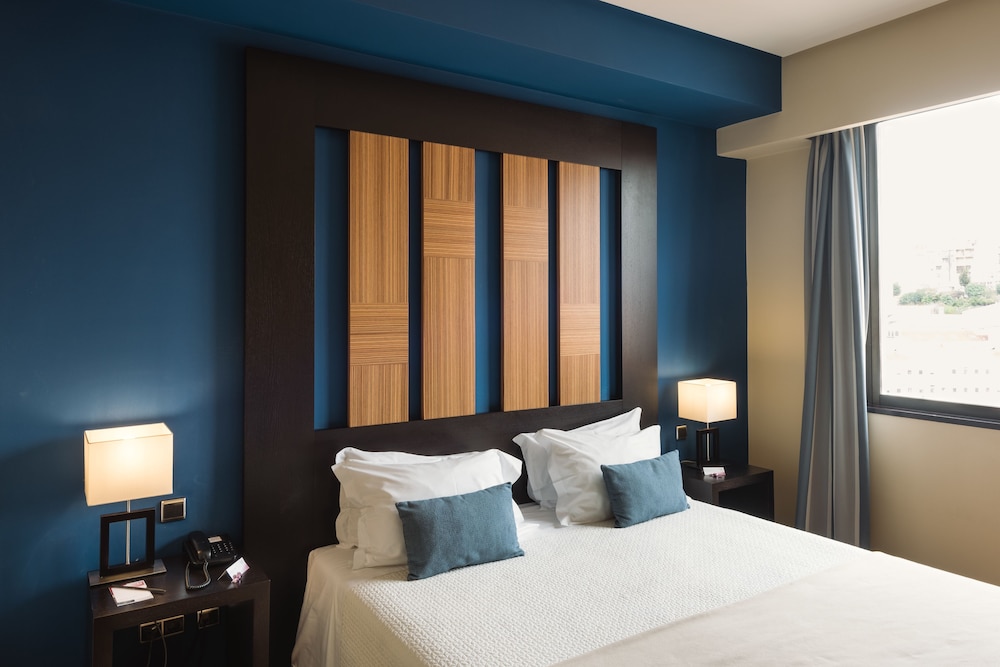 Executive Room - Photo 1